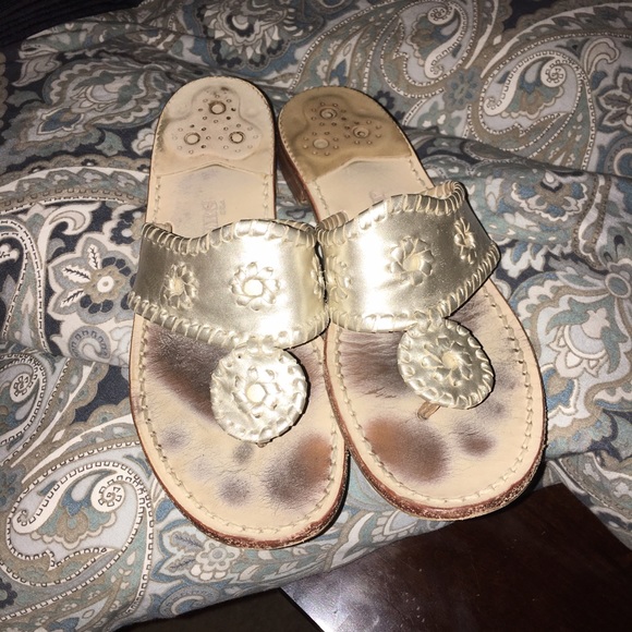 Jack Rogers size 7. Platinum.
