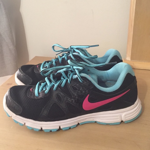 Nike Shoes - Women's Nike Revolution 2