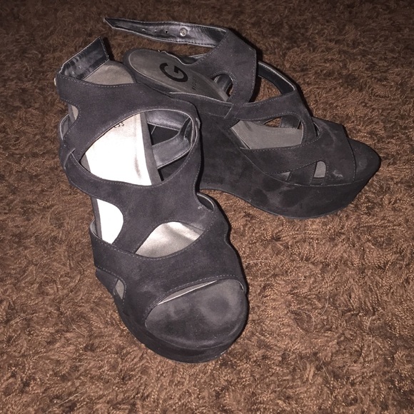 Black Guess Wedges
