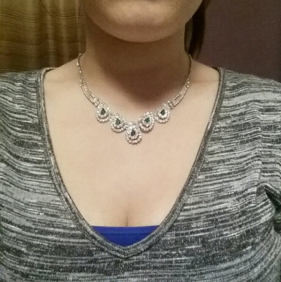 Green and silver necklace - Picture 1 of 2