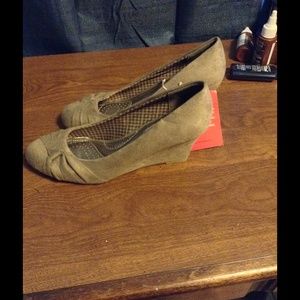 Size 6.5 tan suede wedges.
