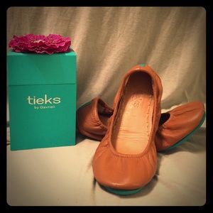 Chestnut Tieks