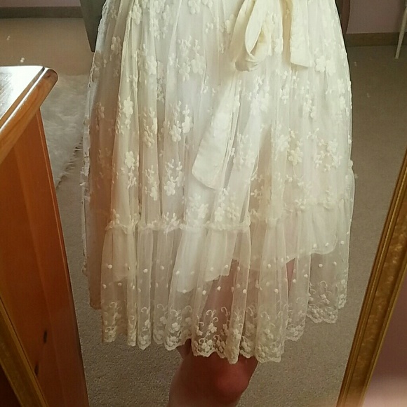 Beautiful Cream Lace Dress - Picture 3 of 4