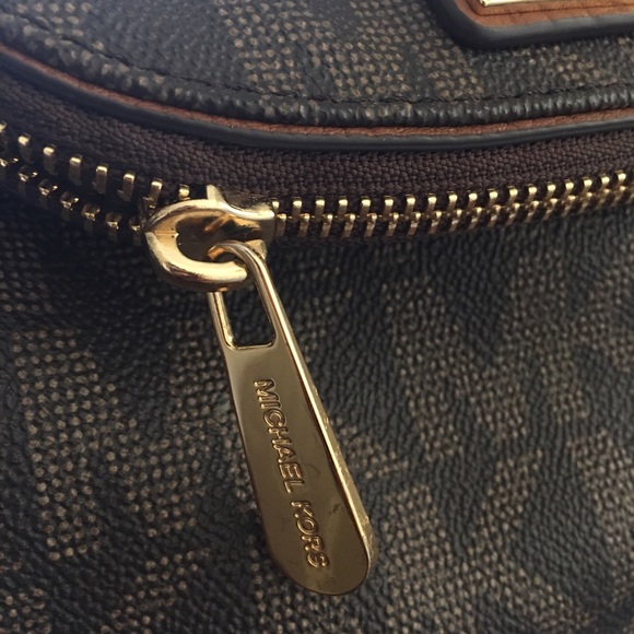 🔴SOLD🔴 Michael Kors Jet Set Item Flap Crossbody - Picture 3 of 4