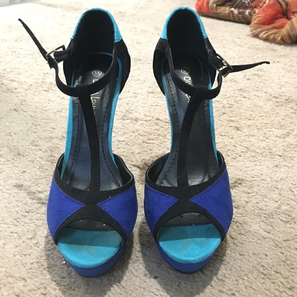 Blue/turquoise peep toe heels.