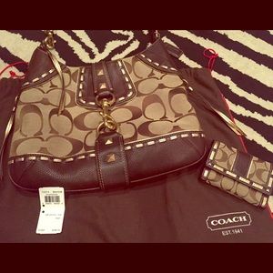 😍Coach Hampton Signature Hobo😍