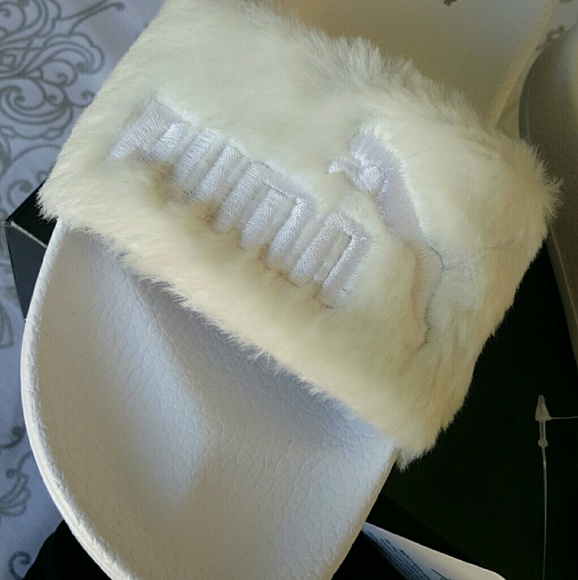 (SOLD) Puma x Rihanna Fenty Fur Slides - Picture 3 of 3