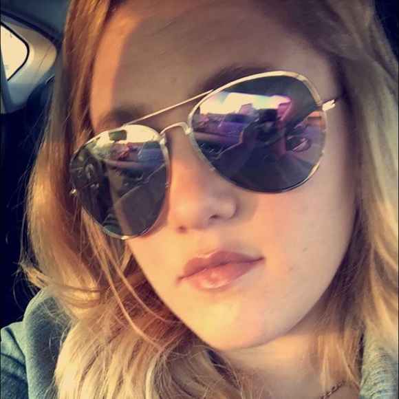 Meet your Posher, Melanie