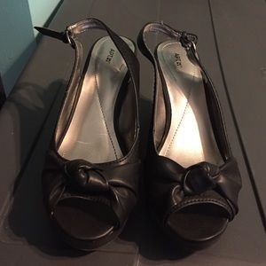 Apt 9 wedges size 7