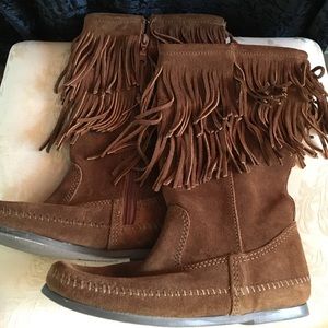 Minnetonka Boots Size 8