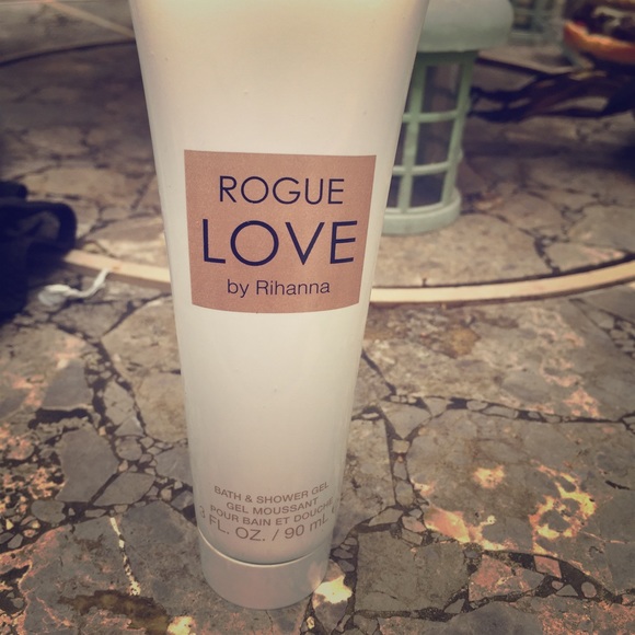 Rouge shower gel by Rihanna