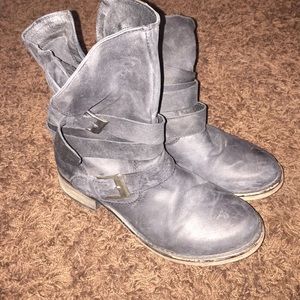 Steve Madden black boots