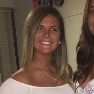 Meet your Posher, Danielle