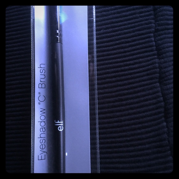 Elf Studio Eyeshadow "C" Brush Brand new