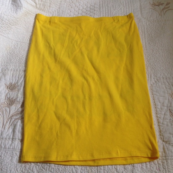 Yellow Skull Face Halloween Skirt - Picture 3 of 3