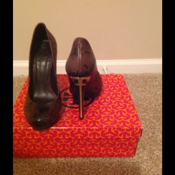 Tory Burch pump