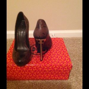 Tory Burch pump