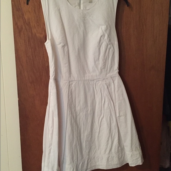 Gap white sleeveless fit and flare