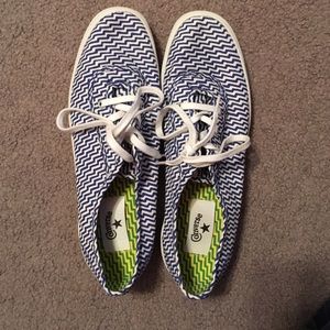 Converse Tennis Shoes