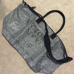 Victori Secret duffle !