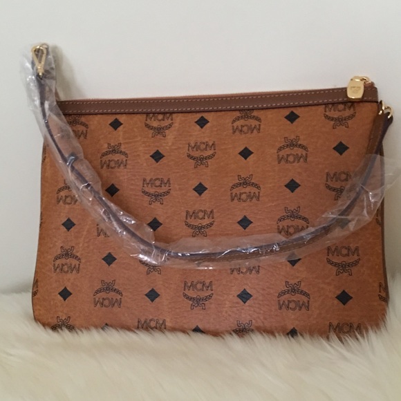 💥🎉👏SOLD ON TRADESY👏🎉💥MCM leather pouch - Picture 2 of 4