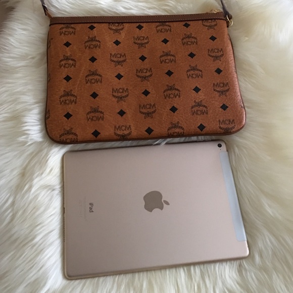 💥🎉👏SOLD ON TRADESY👏🎉💥MCM leather pouch - Picture 4 of 4