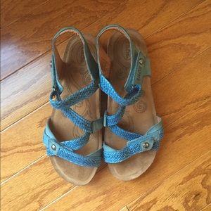 Blue Taos Trulie sandals
