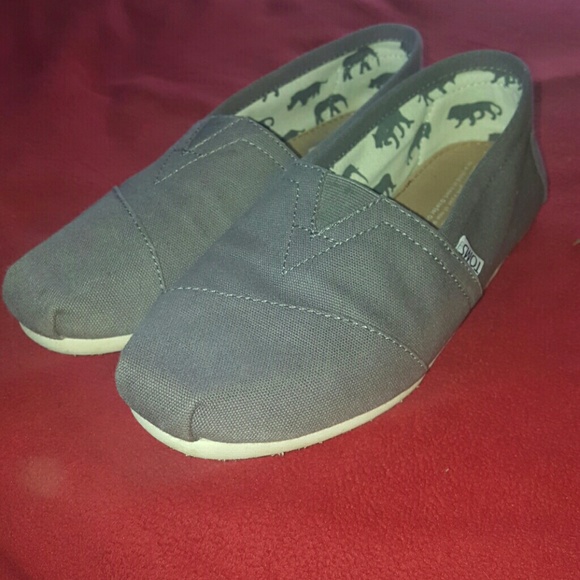 Gray toms