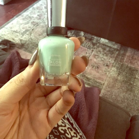 Sally Hansen Mint Nailpolish - Picture 1 of 1