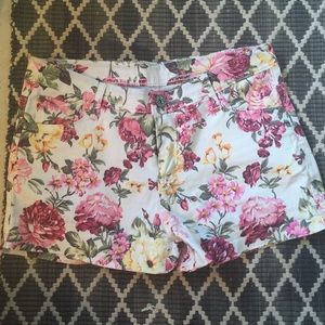 Floral shorts EUC