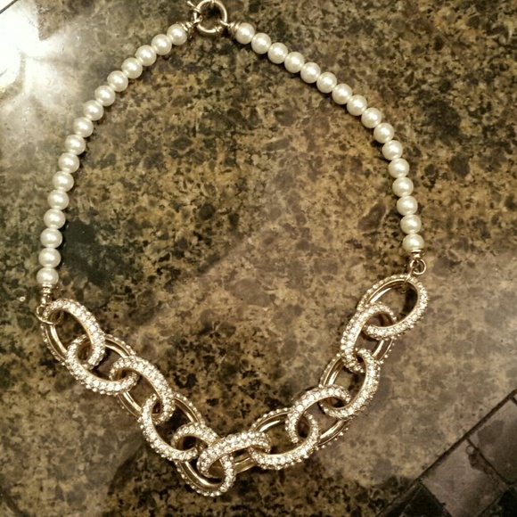 🎀SOLD🎀Pearl and gold tone statement necklace