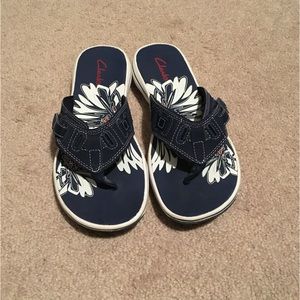 Super cute Clark flip flops
