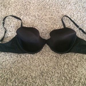 Black Victoria's Secret bra size 36 D like new