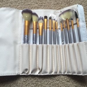 🌻SALE🌻Makeup Brush set with pouch/clutch