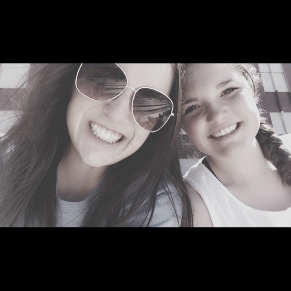 Meet your Posher, Julia - Picture 1 of 1