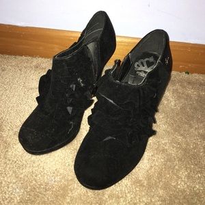 Size 7 Fergalicious Black Ruffle Booties