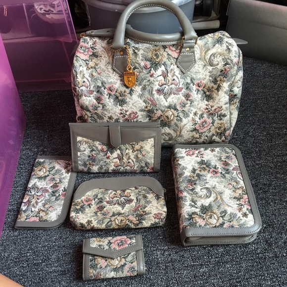 Range of California hand bag set