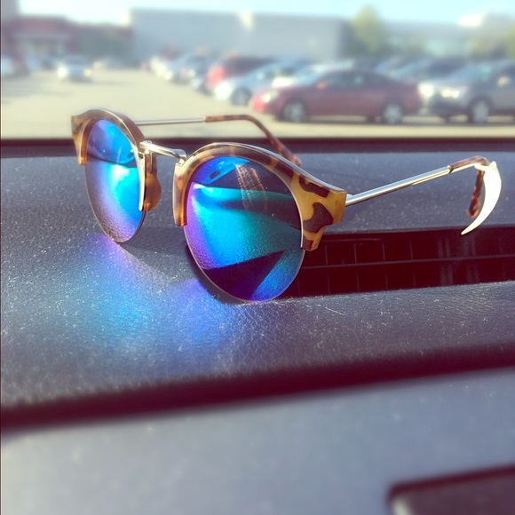 Mirrored sunglasses