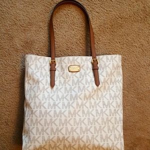 ☇☇*FLASH SALE** Michael Kors Vanilla Jet Set Bag
