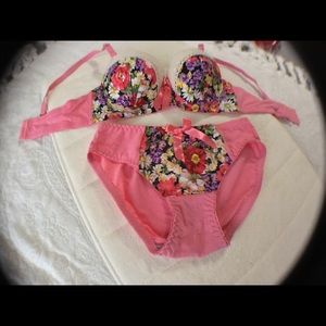 Factory Run triumph bra and panty