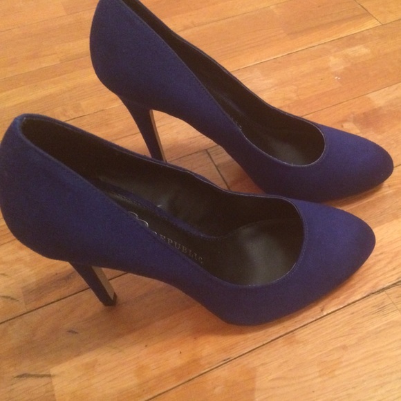 Rock and Republic Blue Suede Heels
