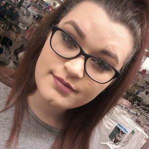 Meet your Posher, Caitlin