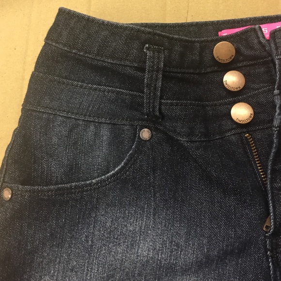 shorts - Picture 2 of 4