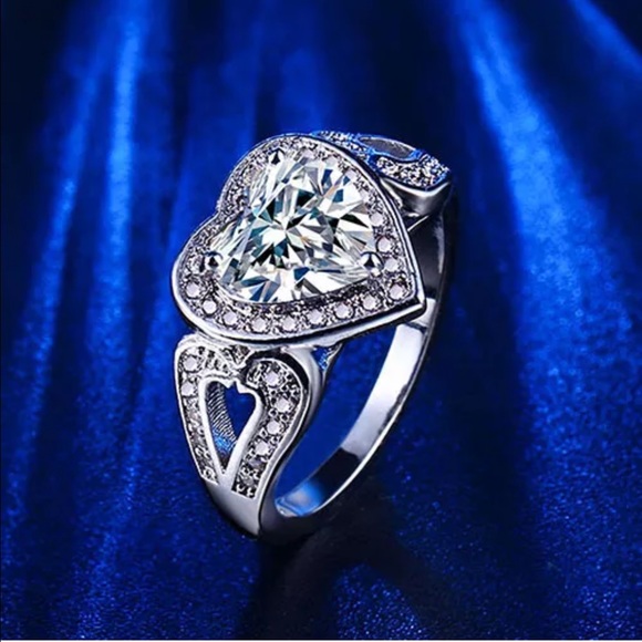 Sale❗️❗️✂️ Heart Cut S925 stamped  engagement ring - Picture 2 of 4