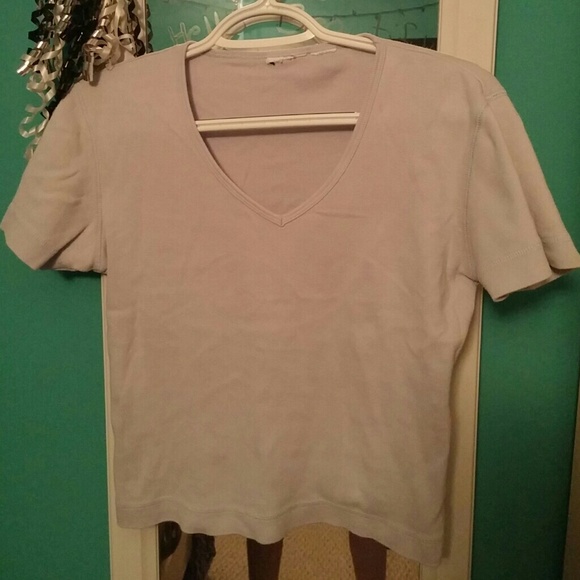 Periwinkle short sleeve v-neck t-shirt