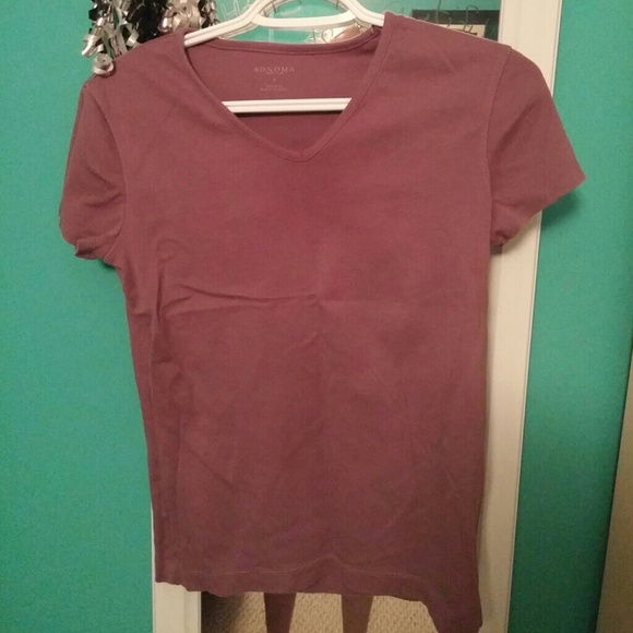 Purple short sleeved v-neck t-shirt
