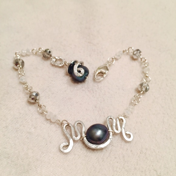 Love Mother Bracelet. - Picture 1 of 4