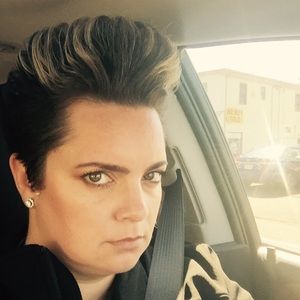 Meet your Posher, Larissa