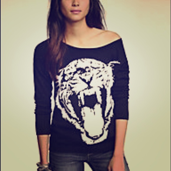 Express light weight Tiger Sweater