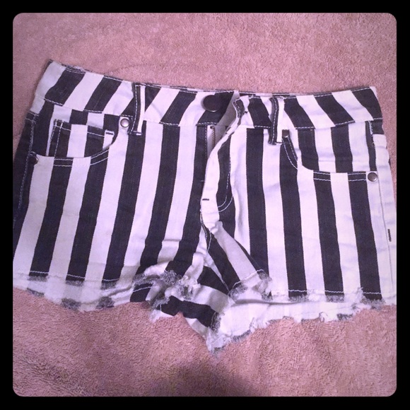 White and black striped shorts - Picture 1 of 1